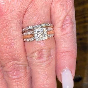 ***SOLD*** 10K Gold & Diamond Wedding Ring